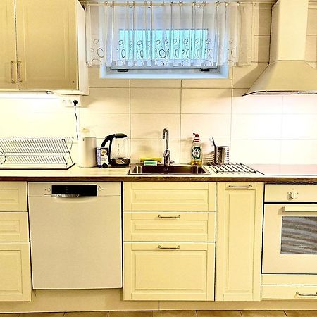 3 Rooms With Private Kitchen & Private Bathroom 5B 가블레 외부 사진
