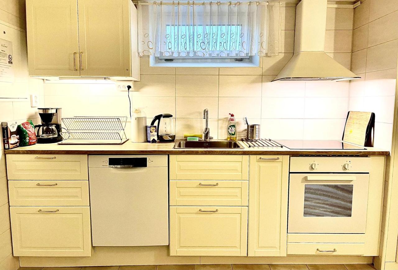 3 Rooms With Private Kitchen & Private Bathroom 5B 가블레 외부 사진