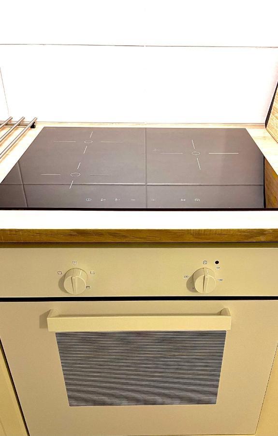 3 Rooms With Private Kitchen & Private Bathroom 5B 가블레 외부 사진