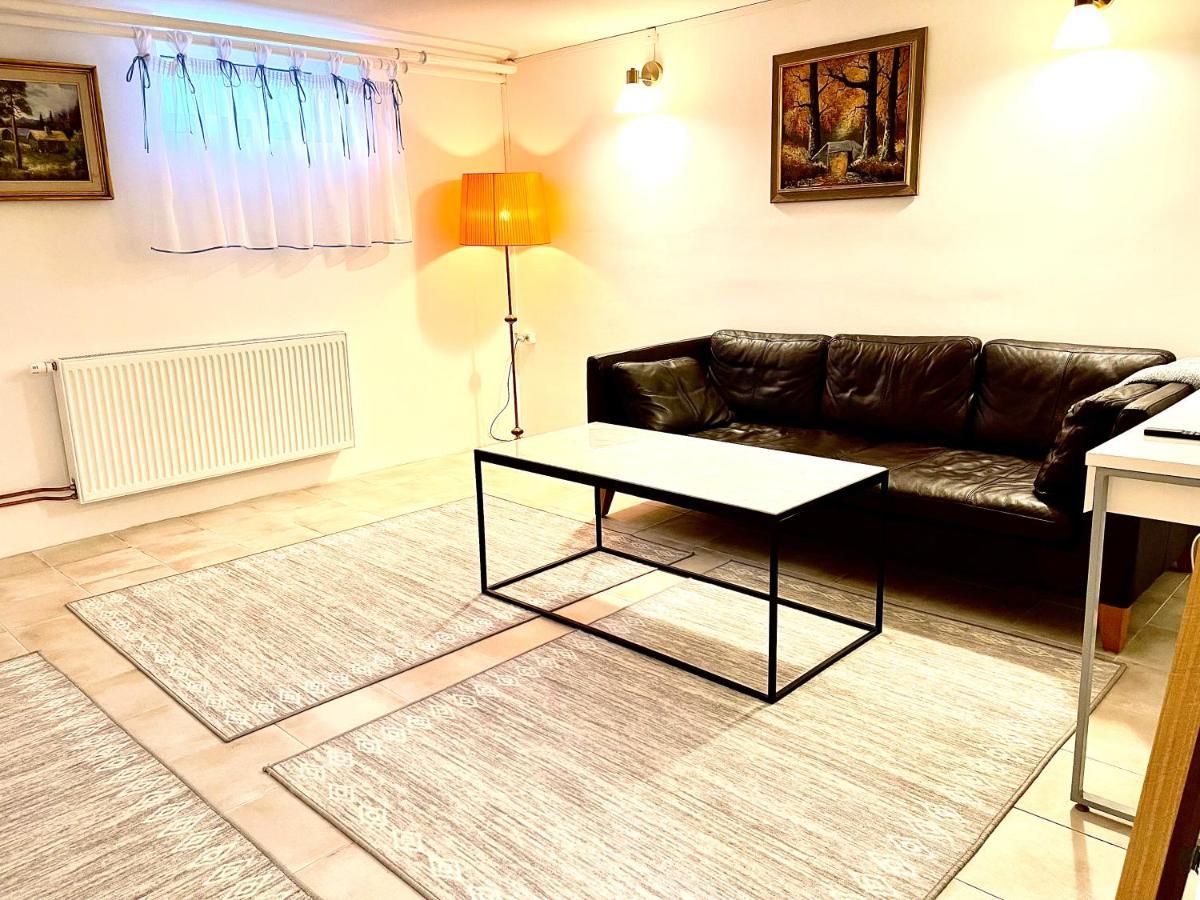 3 Rooms With Private Kitchen & Private Bathroom 5B 가블레 외부 사진